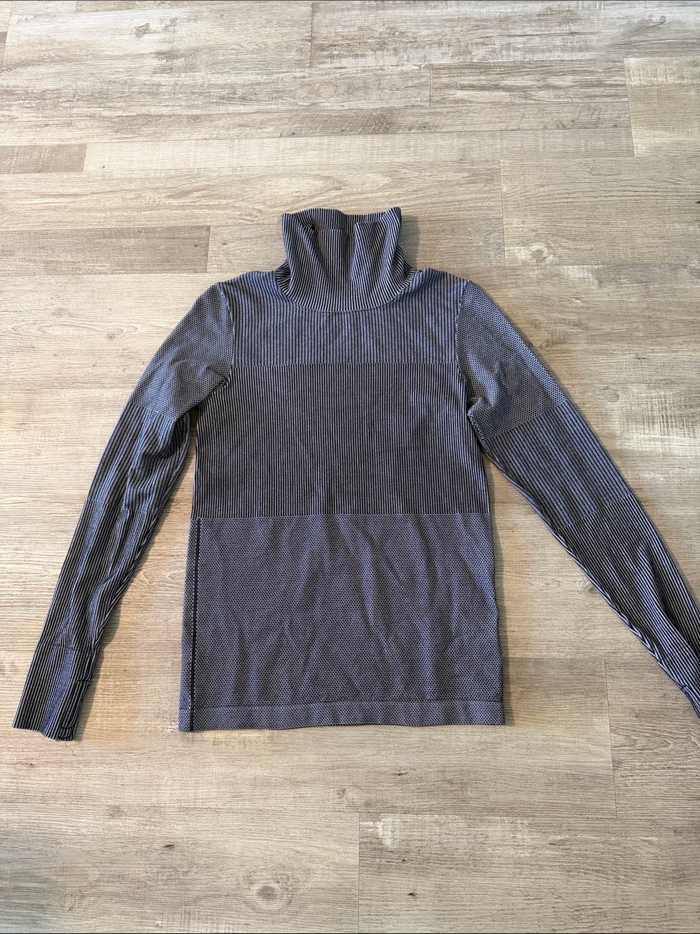 Women’s Athleta long sleeve